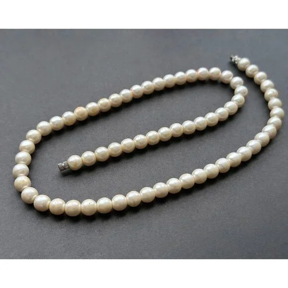 Shell bead, faux beige and white pearls, Olive shell pendant necklace set of 4 - Picture 10 of 10